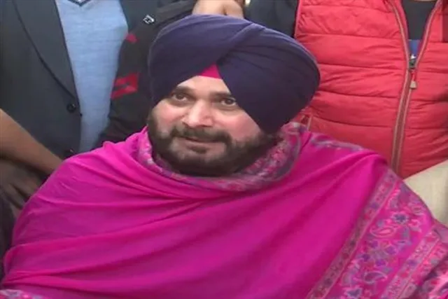 মাজিথিয়াকে 'পার্চা মাফিয়া' বলে কটাক্ষ সিধুর