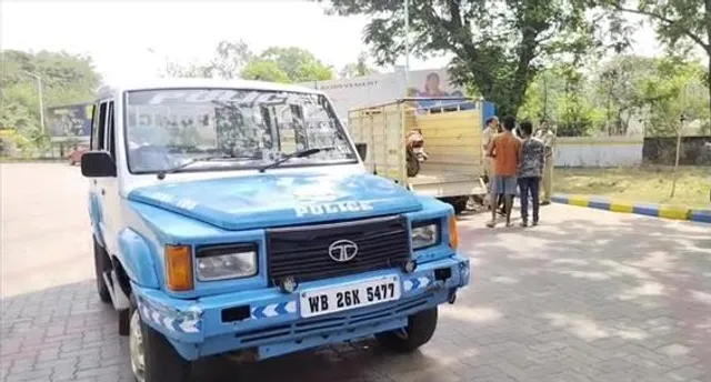 পুলিশের গাড়ির ধাক্কায় আহত শিশু মহিলা সহ একাধিক, দেখুন ভিডিও