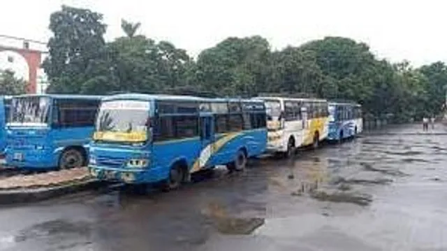 'তেল সঙ্কট', রাস্তায় নামল না শহরের বেশ কিছু রুটের বাস