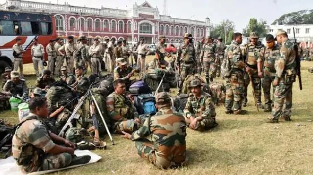 ভোটের আগে তৈরি নিরাপত্তারক্ষীরা