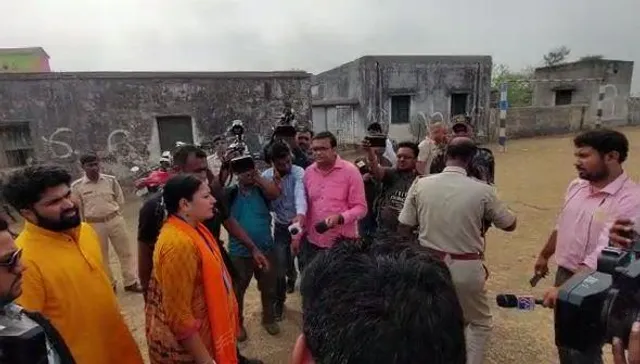 পুলিশের সঙ্গে বচসায় অগ্নিমিত্রা, দেখুন ভিডিও