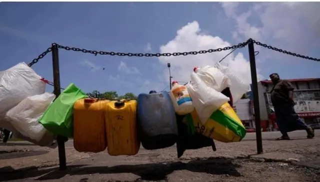 শ্রীলঙ্কায় বন্ধ স্কুল, জ্বালানি বাঁচাতে বাড়ি থেকে কাজ করছে মানুষ