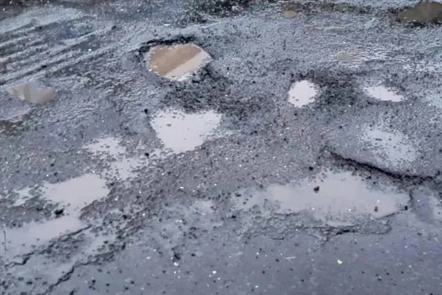 ১০ দিনের মধ্যে ২০০০ খানাখন্দ ভরাট করলো বিএমসি