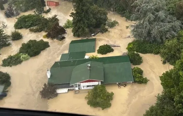 সাইক্লোন গ্যাব্রিয়েল নিউজিল্যান্ড থেকে দূরে সরে গেছে, নিহত ২