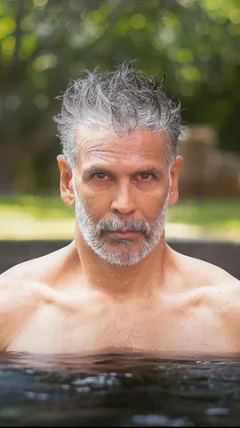 মা কে সাইকেল চালানো শেখালেন মিলিন্দ সোমান