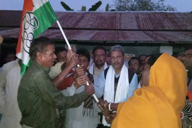 বিজেপির ৭ জন নেতা ও ১৫ টি পরিবার যোগদান করল তৃণমূল কংগ্রেসে