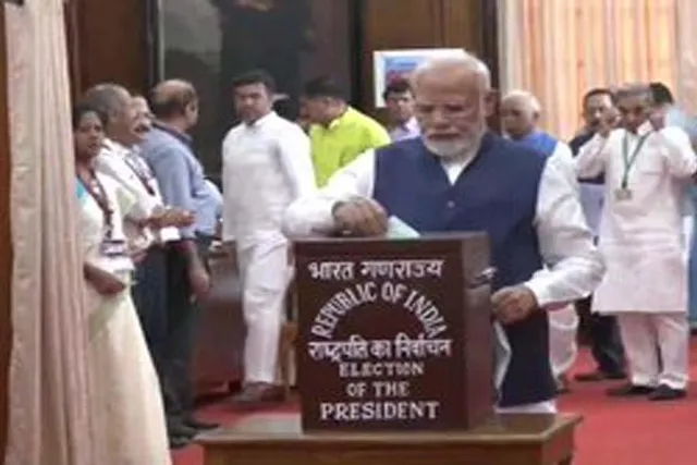 ভোট দিলেন নরেন্দ্র মোদী