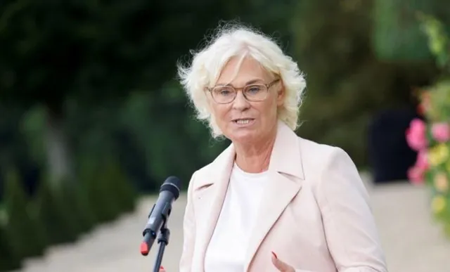 ইউক্রেনকে অত্যাধুনিক ট্যাংক দিতে নারাজ জার্মানি