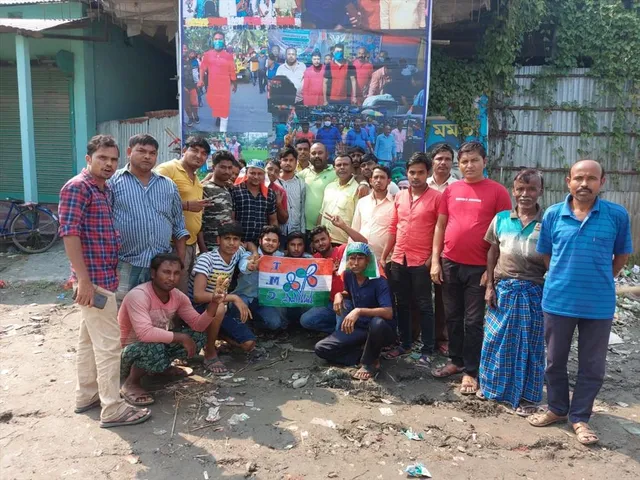 প্রচার "০" বিজেপি, বিশাল আকারের ফ্লেক্স বানিয়ে প্রচারে তৃণমূল কর্মীরা