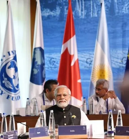 জি৭-এর মঞ্চে ধনী দেশগুলোর সমর্থন চাইলেন মোদী