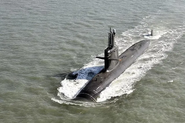 ছয়টি সাবমেরিন  আগামী বছর চালু করা হবে