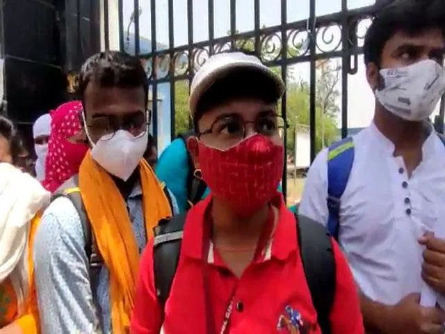 বিক্ষোভের জন্য শিক্ষাব্যবস্থার দিকেই আঙুল তুলল শিক্ষার্থীরা, দেখুন ভিডিও