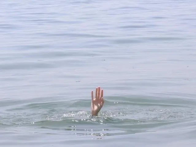 বন্যায় ক্ষতিগ্রস্তদের বহনকারী নৌকাডুবির ঘটনায় নিহত ১৩