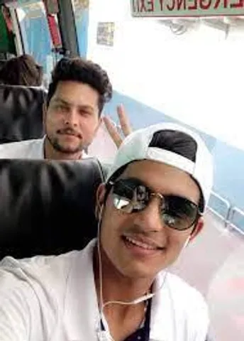 কুলদীপ বনাম শুভমনঃ মাঠের বাইরের লড়াইয়ে কে জিতলেন জানেন?