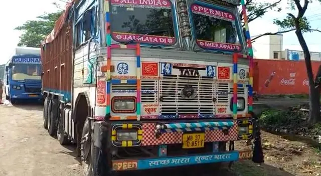 কয়লা বোঝাই লরি সমেত চালক আটক অন্ডালে