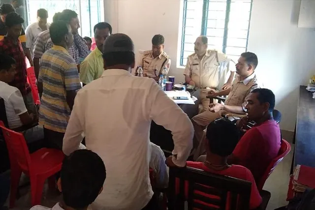 ছিনতাইয়ের ঘটনায়  হোটেল মালিকদের কড়া বার্তা দিলেন ওসি