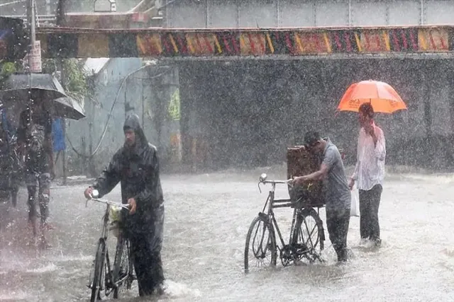 আগামী ২ দিন ব্যাপক ভারী বৃষ্টির সম্ভাবনা