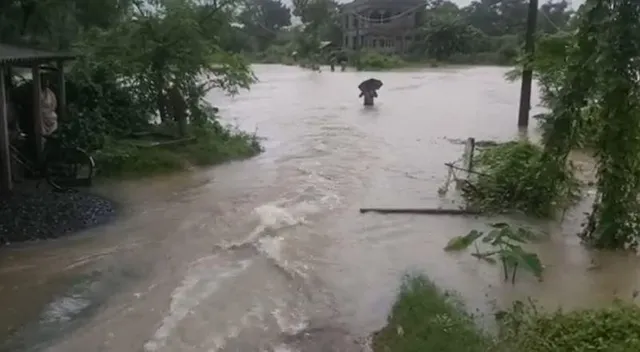 গুরুত্বপূর্ণ রাজ্য সড়ক জলের তলায়, বাড়ছে জল