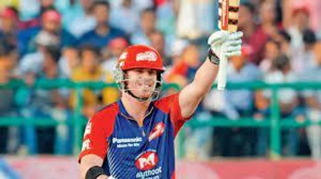 মাঠে নেমেই বিদায় নিলেন ডেভিড