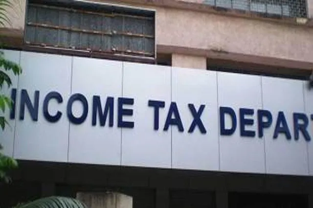 রাজ্যের ৫০টি জায়গায় আয়কর হানা