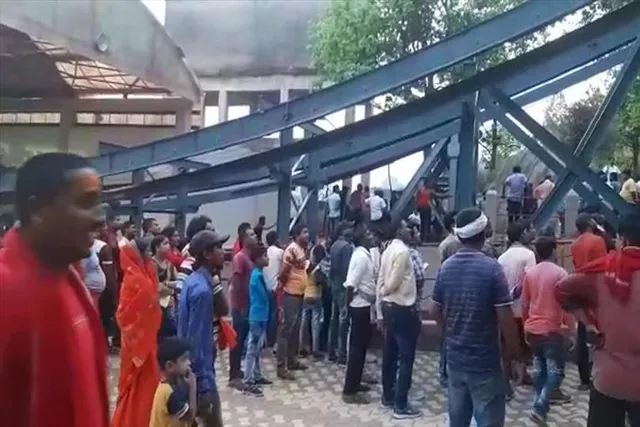 দেওঘরে রাতভর আহতদের পাশে সাংসদ