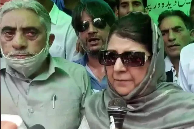 গেরুয়া পতাকা দিয়ে তেরঙ্গা প্রতিস্থাপন করবে বিজেপি : মেহবুবা মুফতি