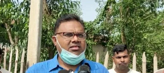 পানীয় জলের দাবিতে রাস্তা অবরোধ গ্রামবাসীদের, শুনুন বিডিও-র বক্তব্য