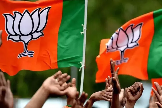 আপ প্রার্থীর থেকে ৫০,০০০ ভোট ব্যবধানে এগিয়ে বিজেপি