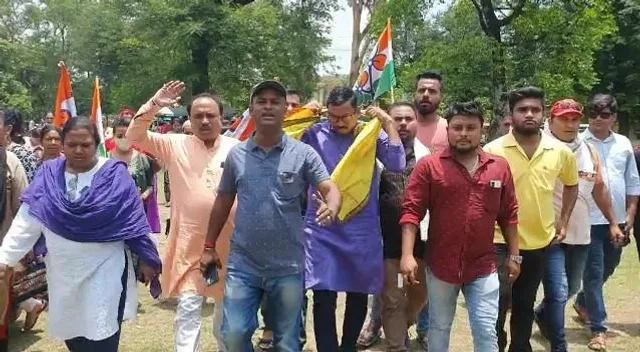 আসানসোলে বেসরকারি স্কুল ভাঙার প্রতিবাদে বিক্ষোভ মিছিল তৃণমূলের