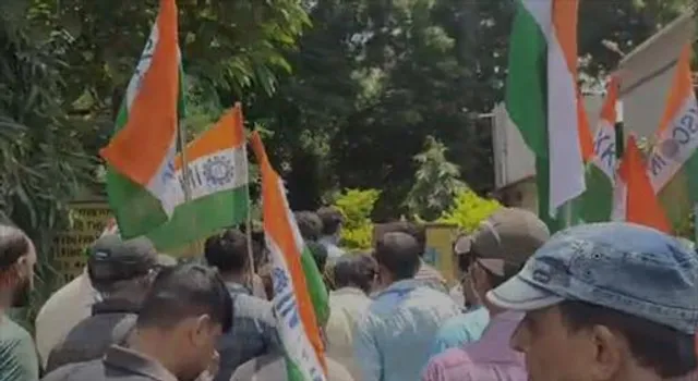 কর্মী সাসপেন্ড-এর প্রতিবাদে বিক্ষোভ কোলিয়ারিতে