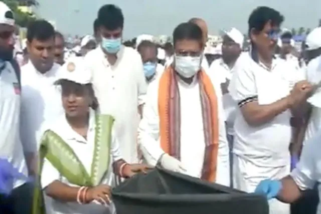 প্লাস্টিক ব্যবহার নিয়ে রাজ্যবাসীকে সচেতনতার বার্তা কেন্দ্রীয় মন্ত্রীর