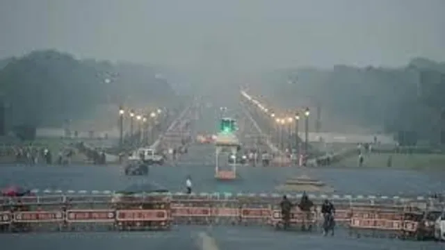 ভারী বৃষ্টিতে বিপর্যস্ত দিল্লি