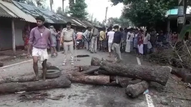 গাড়ুলিয়ায় বোমাবাজি