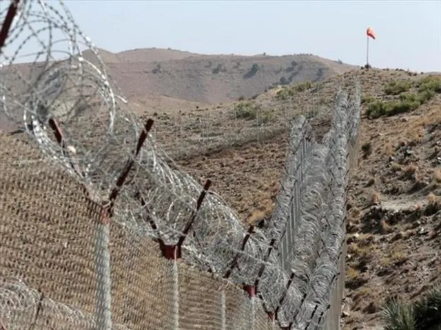 পাকিস্তানে আফগান বাহিনীর আরেকটি হামলায় নিহত ১, আহত ১২