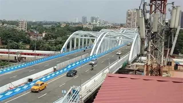 আজ থেকে টালা ব্রিজে শুরু বাস চলাচল