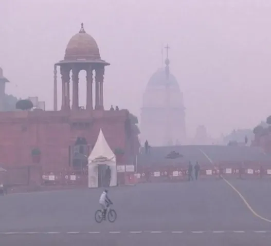দিল্লির সফদরজং-এ সর্বনিম্ন তাপমাত্রা ৯.৮ ডিগ্রি সেলসিয়াস, দৃশ্যমানতা ৫০০ মিটার