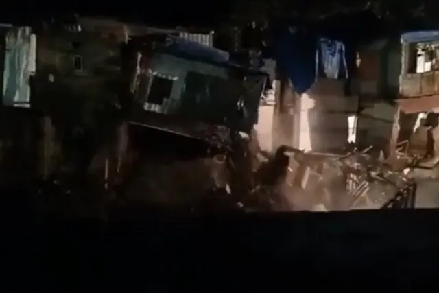 পরপর ধসে পড়লো ৮টি বাড়ি, রইলো ভিডিও