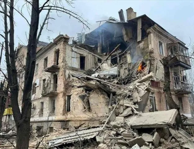 ক্রিভি রিহ শহরে রুশ ক্ষেপণাস্ত্র হামলায় নিহত ৩, আহত ১৩