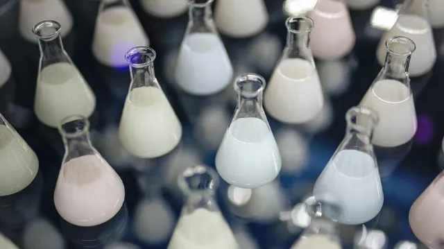 কোনও মহিলার  শুক্রাণু কী রঙের হয়?