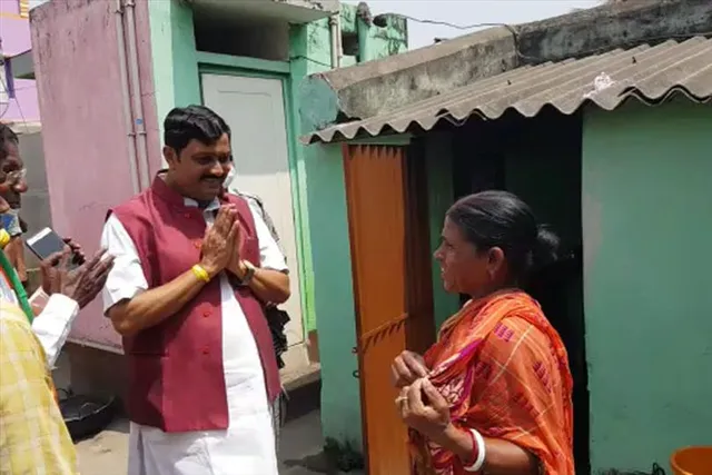 বাড়ি বাড়ি প্রচারে রাহুল সিনহা