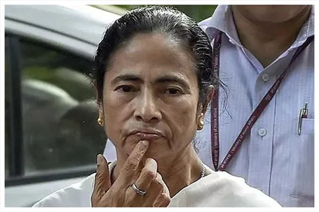 মমতা ব্যানার্জির নামের নীচে আর লেখা যাচ্ছে না 'সততার প্রতীক', বললেন উদয়ন গুহ
