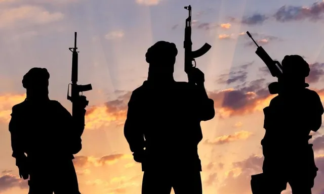 'বাংলা-সহ আরও তিন রাজ্যে ৪০ জঙ্গি গা ঢাকা দিয়ে রয়েছে'