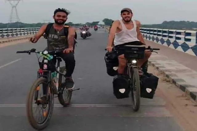 সাইকেলে বিশ্বভ্রমণ! মেদিনীপুরে পৌঁছলেন হাঙ্গেরির অ্যাটিলা