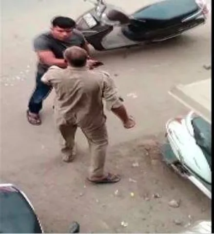 ফায়ার সার্ভিস কর্মীকে মারধর, বরখাস্ত পুলিশ কনস্টেবল