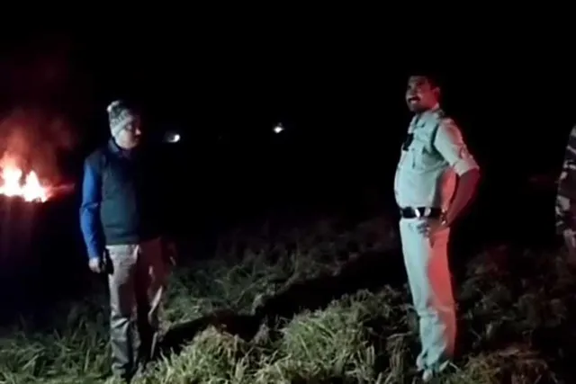 সন্ধ্যা থেকে রাত পর্যন্ত মাঠে মাঠে ঘুরছেন বিডিও, কেন?