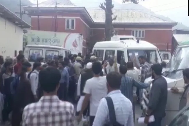 সদ্যোজাতকে মৃত ঘোষণা করে কাঠগড়ায় হাসপাতাল!