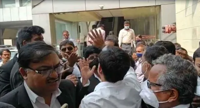 হাই কোর্টে এজলাস বয়কট নিয়ে বচসা আইনজীবীদের