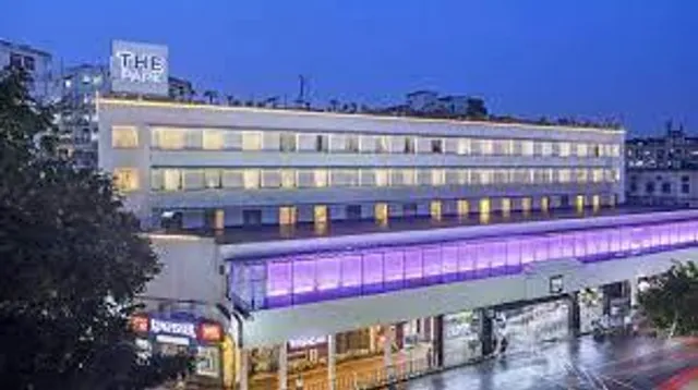 এবার জেলাতেও পার্ক হোটেলকাণ্ডের ছায়া