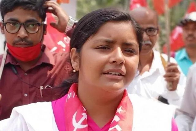 ধর্মতলা থেকে রাজ্য সরকারকে তীব্র কটাক্ষ মীনাক্ষীর