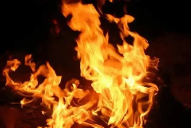 শীতের রাতে রাজারহাট এলাকায় আগুন, ঘটনাস্থলে দমকলের ৪টি ইঞ্জিন